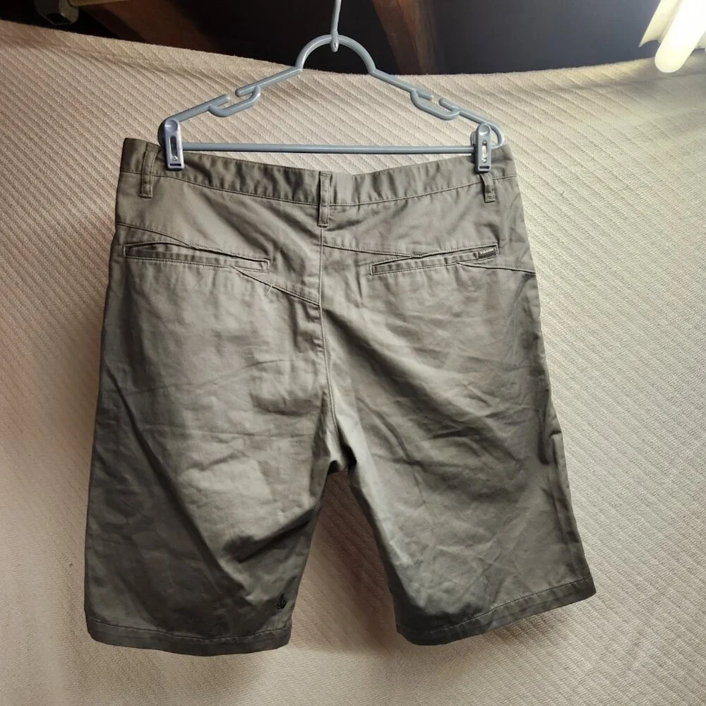 1194 - Volcom 36W Modern Fit Shorts - Picture 5 of 8